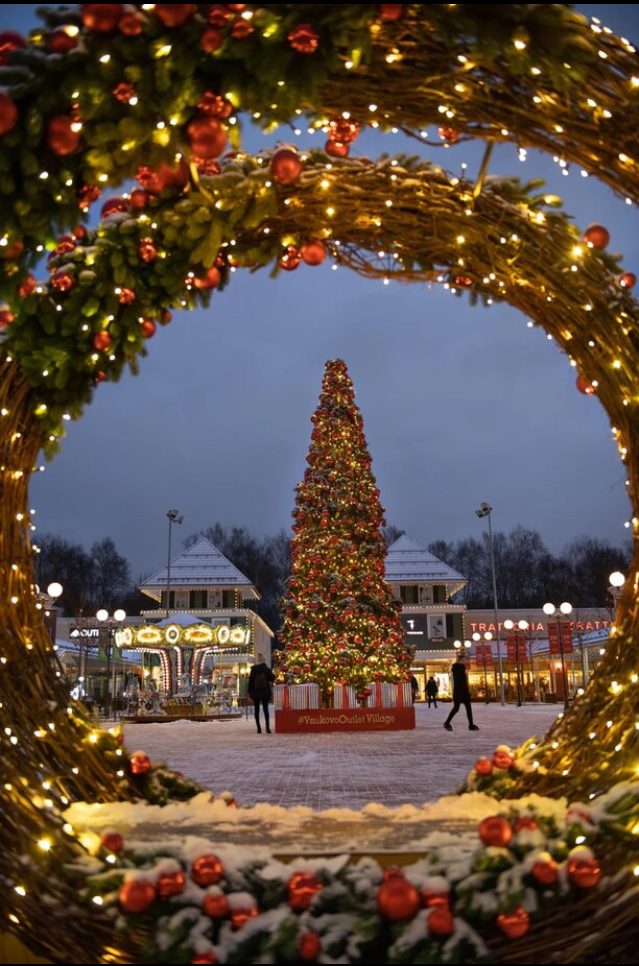 В аутлете Vnukovo Outlet Village открылась рождественская ярмарка 