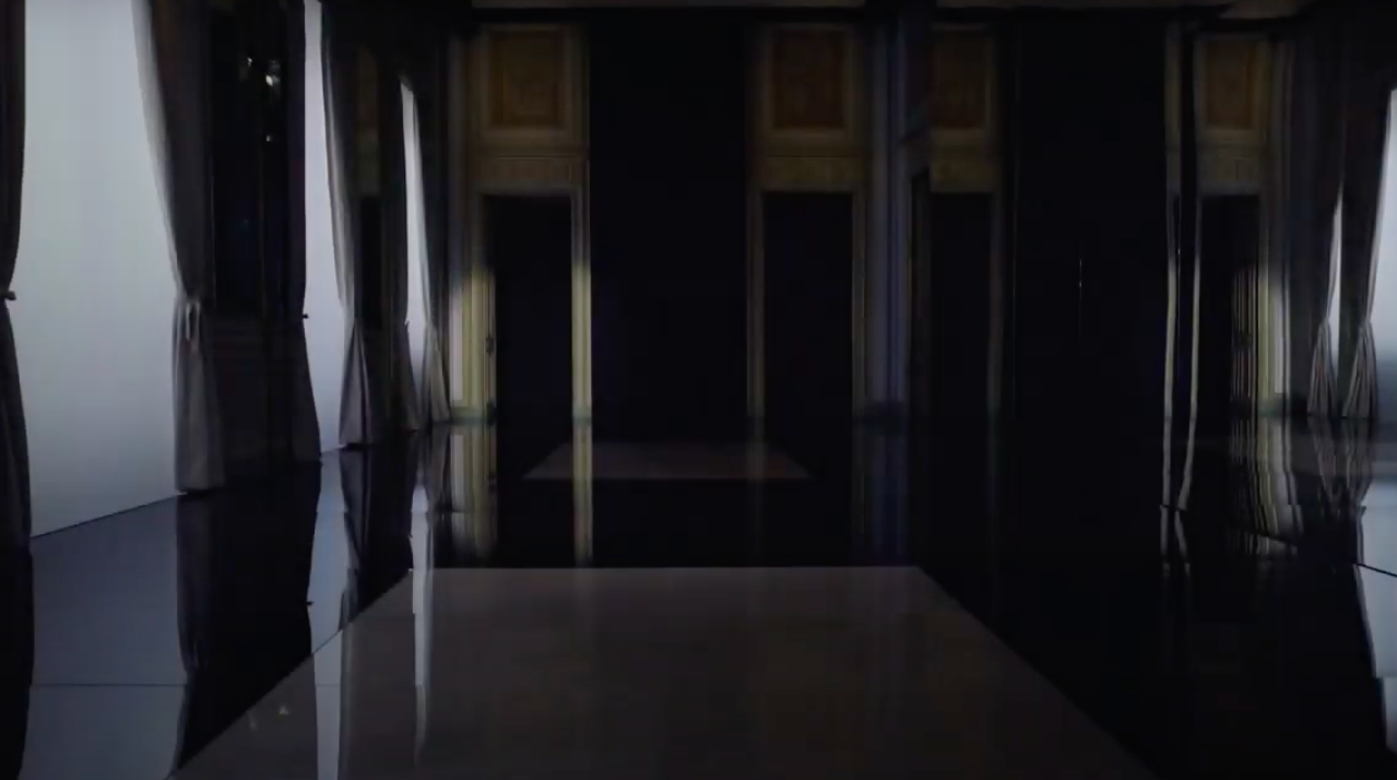 Giorgio Armani провели кутюрный показ – впервые в своей штаб-квартире в Милане