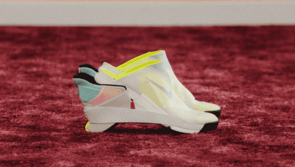 Nike выпустили кроссовки, которые можно надеть (и снять) без помощи рук
