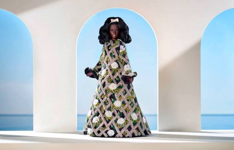 Британский дизайнер Ричард Куинн одел куклу Barbie в платье из своей новой коллекции
