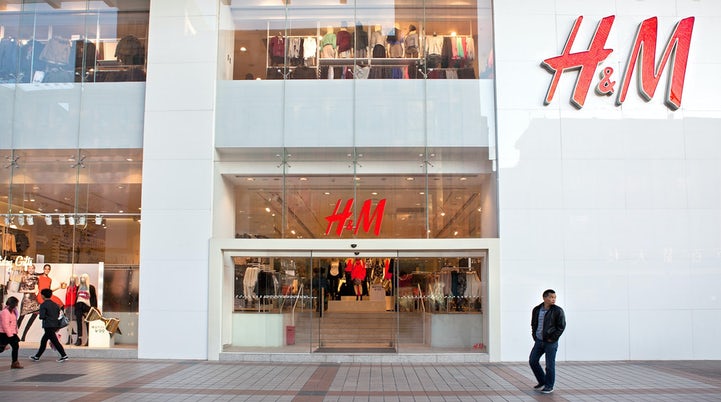 В Китае призывают бойкотировать H&M. Компания отказалась от хлопка из провинции Синьцзян 