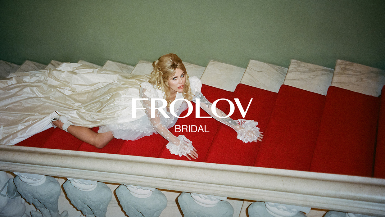 Свадебные наряды и Дом с химерами — в кампании украинского бренда Frolov