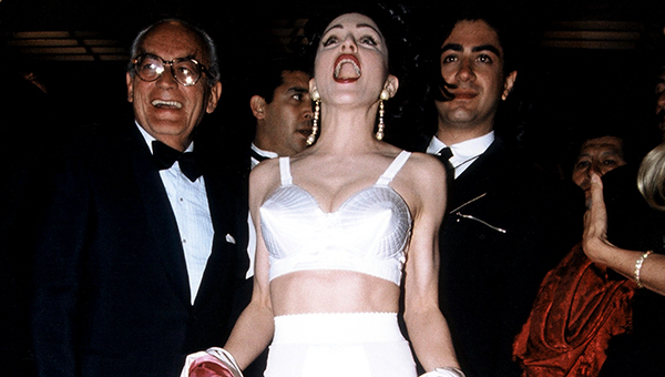 Мадонна, естественно, в Jean Paul Gaultier — на красной дорожке Каннского кинофестиваля в 1991-м
