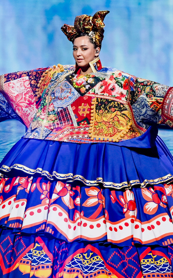 Десятки метров ткани и лоскуты со всей России. История платья Манижи для «Евровидения-2021»
