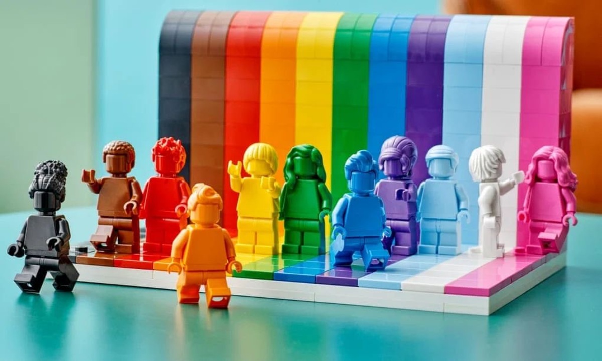 Lego показали коллекционный набор в поддержку представителей ЛГБТ-сообщества