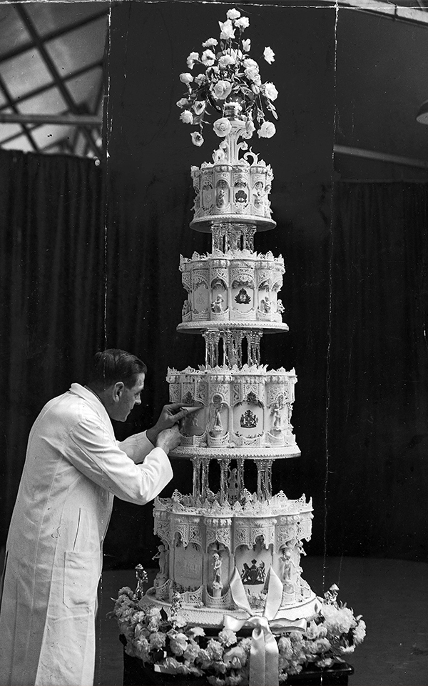 Автор торта для принца Уильяма и Кейт и другие кондитеры — о главном блюде на свадьбе