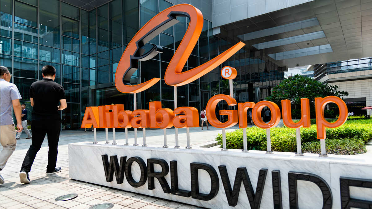 Китайская корпорация Alibaba уволила менеджера из-за обвинений в изнасиловании