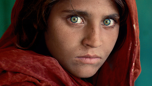 «Афганская девочка». Как Шарбат Гула стала символом воюющей страны