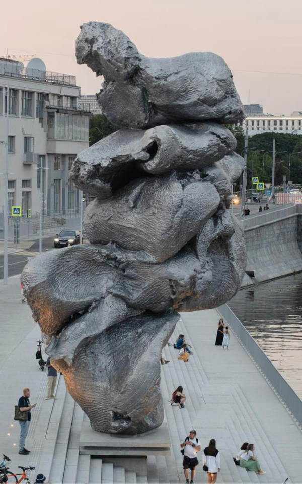 У «ГЭС-2» установили скульптуру Урса Фишера, но не все ее поняли. Объясняем