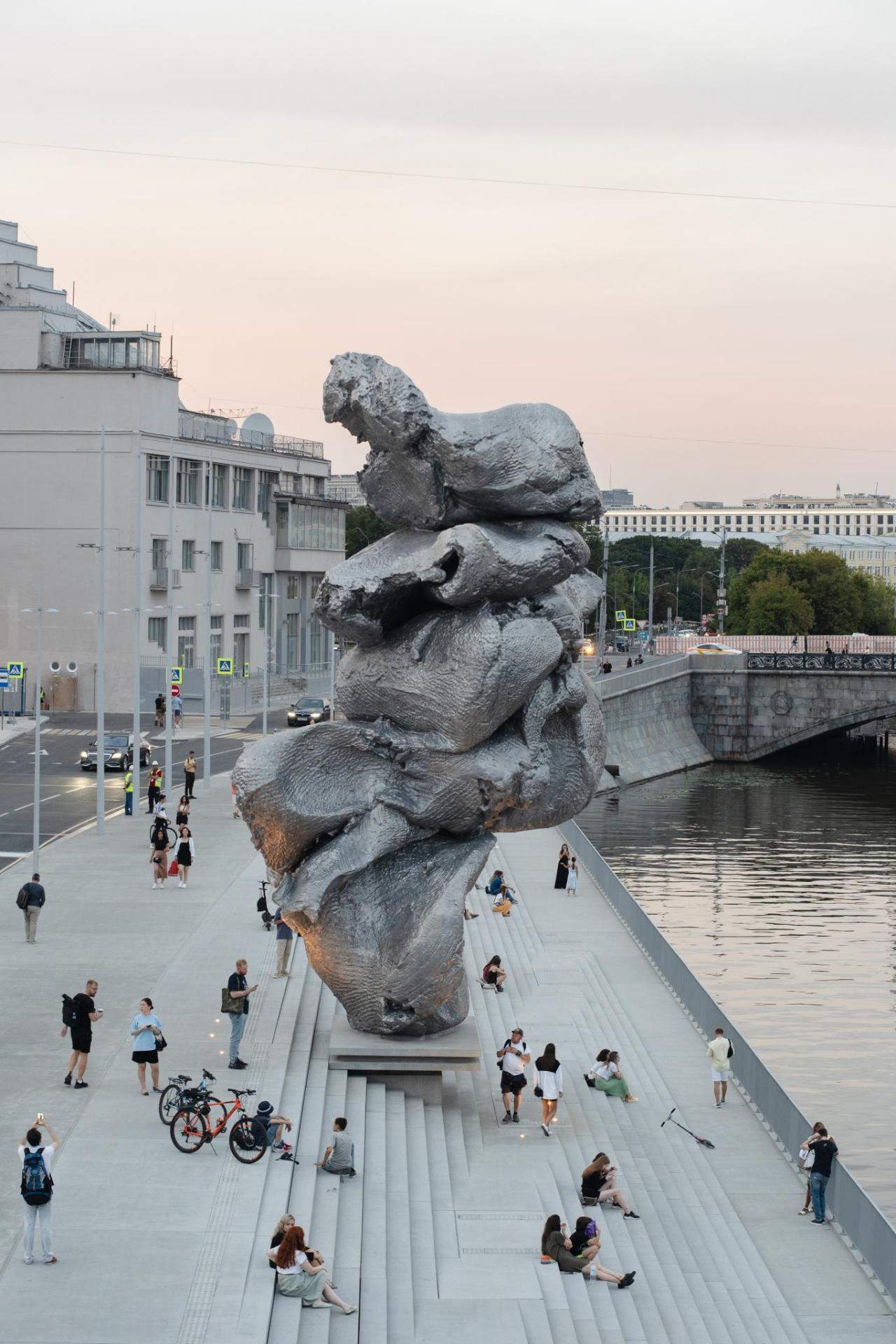 памятники на болотной площади москва