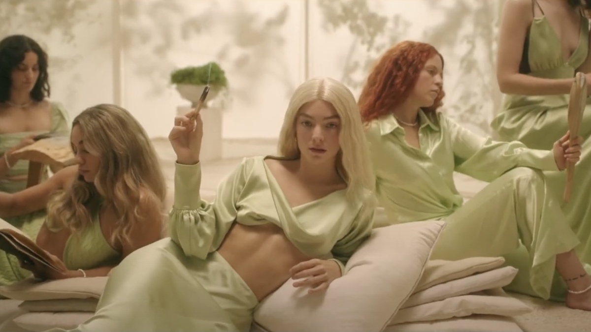 Lorde перекрасилась в блондинку и выпустила новый сингл (и клип) — Mood Ring