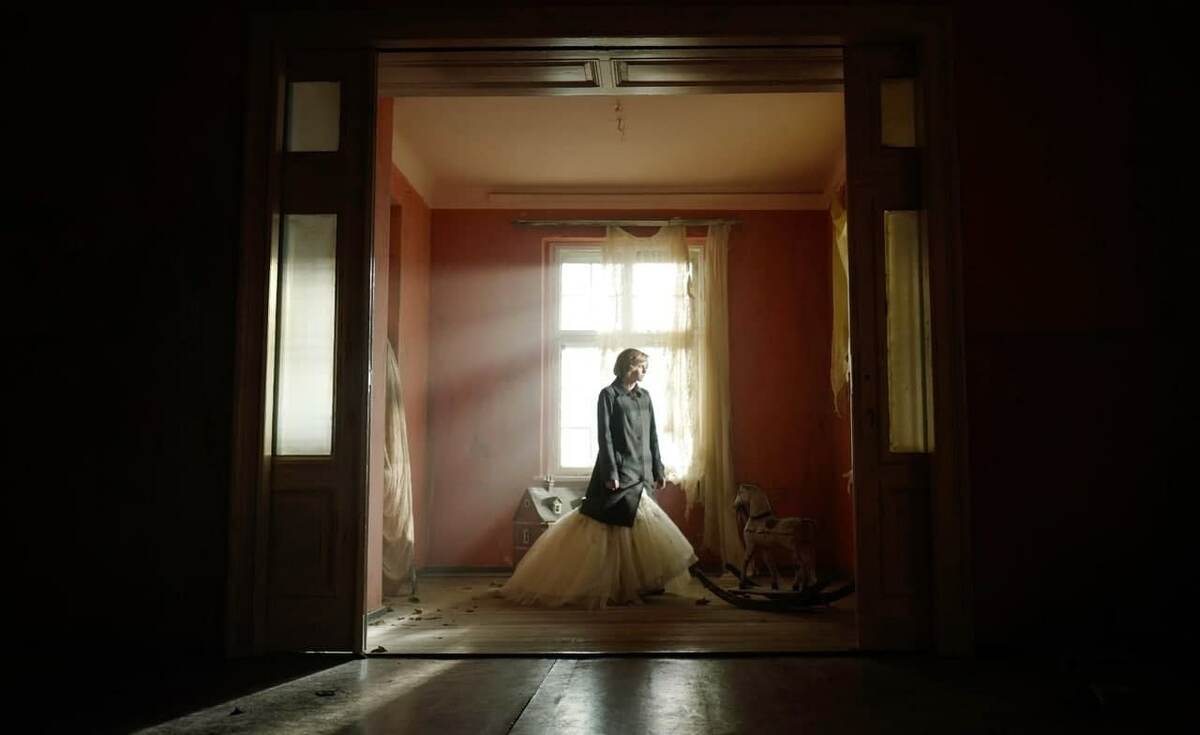 Появился новый кадр из фильма «Спенсер: Тайна принцессы Дианы» с Кристен Стюарт в главной роли