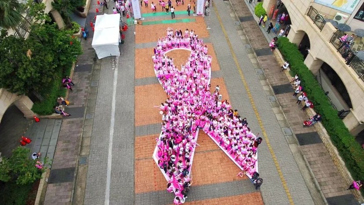 Estée Lauder Companies запускают ежегодную кампанию по борьбе с раком груди