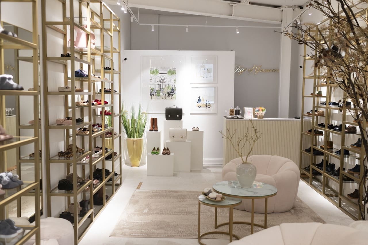 Age of Innocence открыли зимний pop-up на Патриарших прудах
