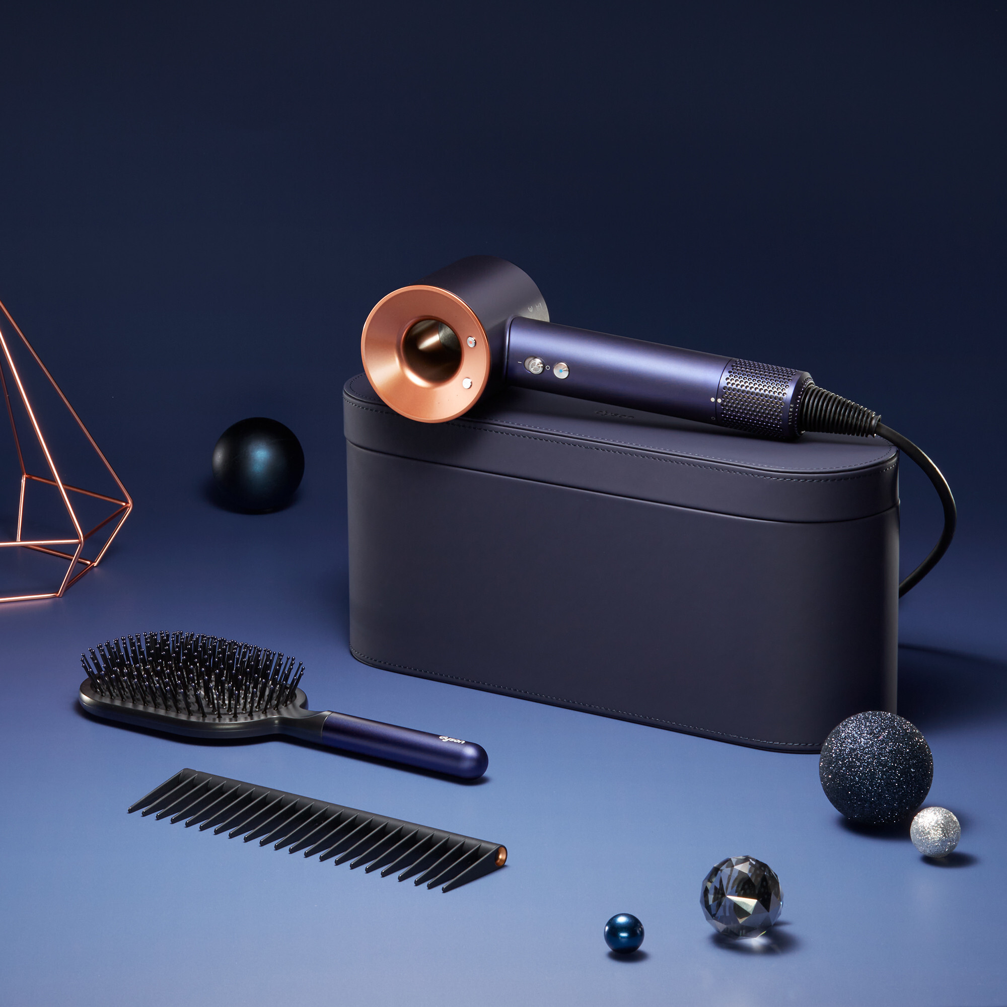 Dyson выпустили праздничную серию устройств в новой палитре цветов