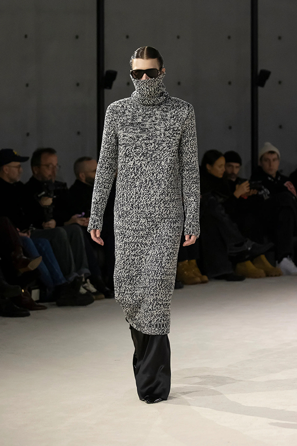С чем носить трикотажную вязаную юбку осенью-зимой 2023-2024 (фото)