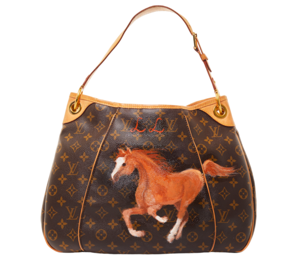 К открытию первой выставки Шарлотты Рэмплинг вспоминаем, кто из звезд ...