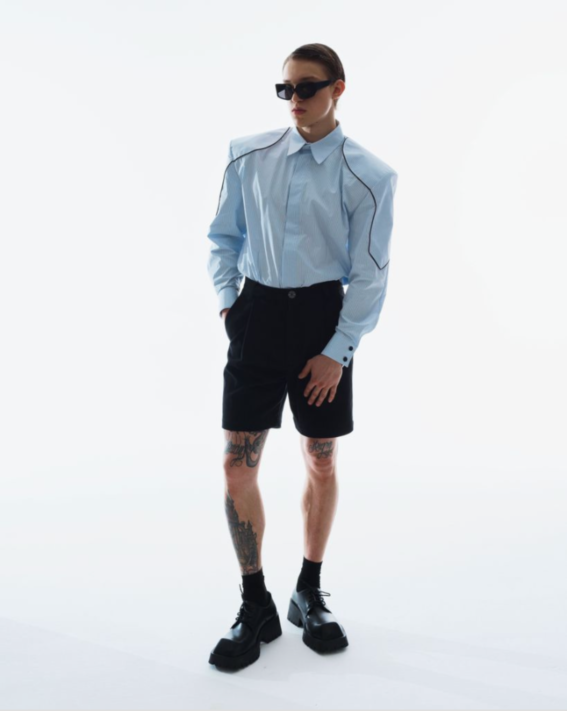 20 модных вещей с актуальными большими плечами