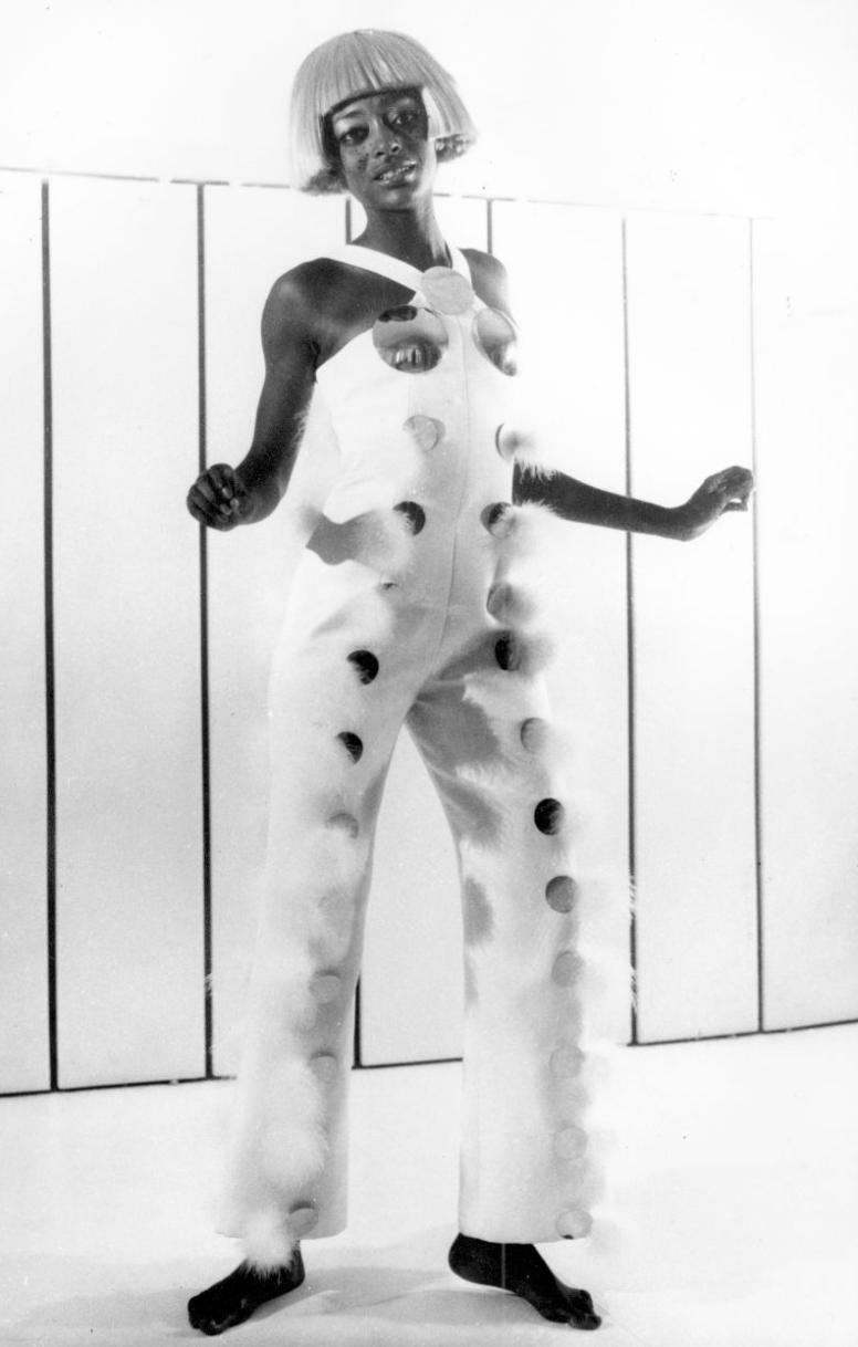 брючный костюм женский история моды. f9a16ccea1feb504e39c20697a860cf5. брючный костюм женский история моды фото. брючный костюм женский история моды-f9a16ccea1feb504e39c20697a860cf5. картинка брючный костюм женский история моды. картинка f9a16ccea1feb504e39c20697a860cf5. Даже подумать страшно, что бы сказали поборники морали начала 20 века, увидев они гардероб современной девушки. Мини-юбки, прозрачные блузки, короткие шорты и (о нет!) брючный костюм. Да-да, когда-то брючный костюм считался верхом дерзости и неприличия. Ношение этого скандального предмета гардероба в общественном месте каралось внушительными штрафами и даже тюремным заключением. брючный костюм женский история моды. f9a16ccea1feb504e39c20697a860cf5. брючный костюм женский история моды фото. брючный костюм женский история моды-f9a16ccea1feb504e39c20697a860cf5. картинка брючный костюм женский история моды. картинка f9a16ccea1feb504e39c20697a860cf5. Даже подумать страшно, что бы сказали поборники морали начала 20 века, увидев они гардероб современной девушки. Мини-юбки, прозрачные блузки, короткие шорты и (о нет!) брючный костюм. Да-да, когда-то брючный костюм считался верхом дерзости и неприличия. Ношение этого скандального предмета гардероба в общественном месте каралось внушительными штрафами и даже тюремным заключением.