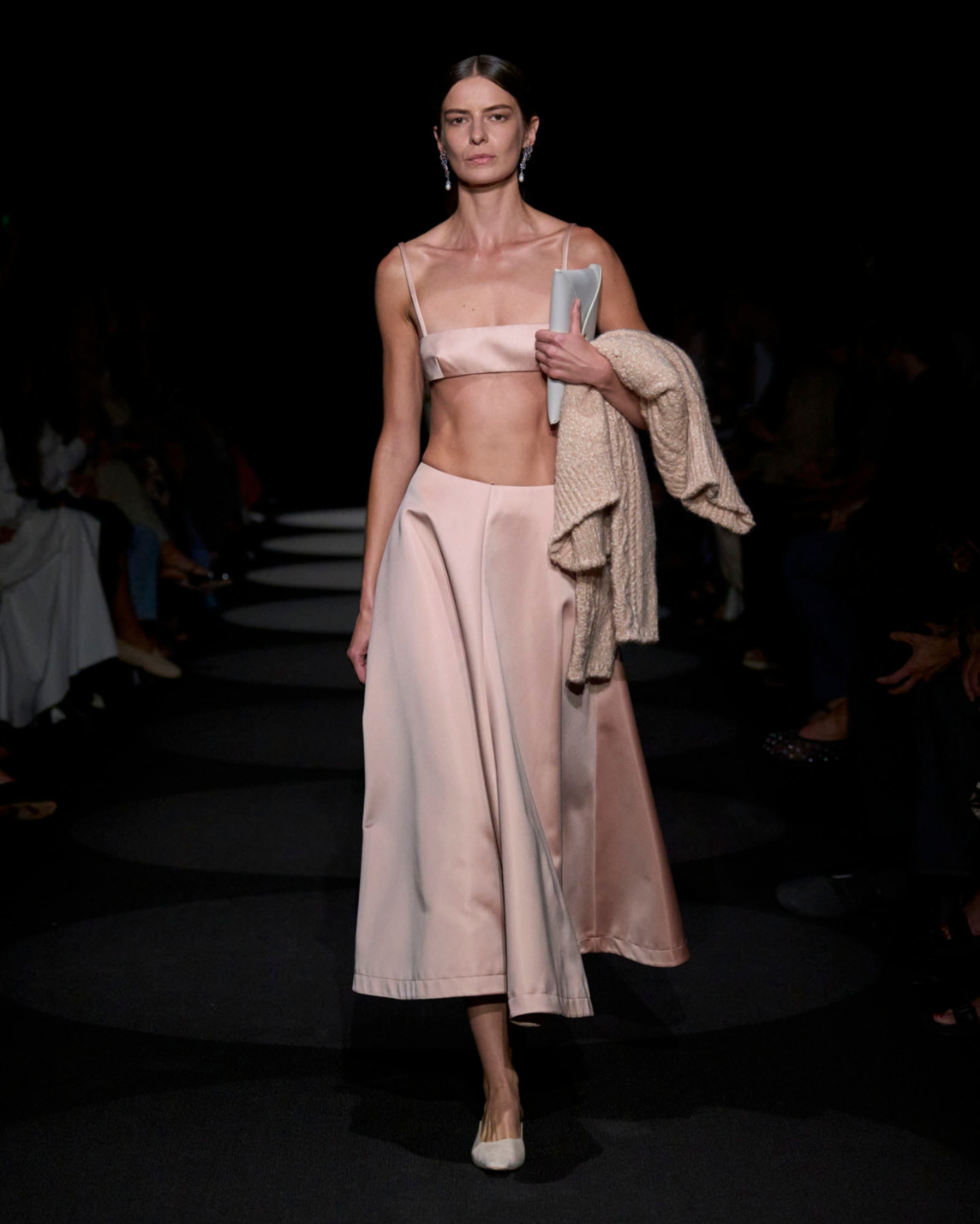 Беттің жоғарғы жағындағы порно