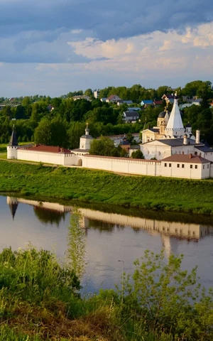 Тишь да гладь куда ни глянь. На выходные — в Старицу, городок в Тверской области с видом на Волгу 