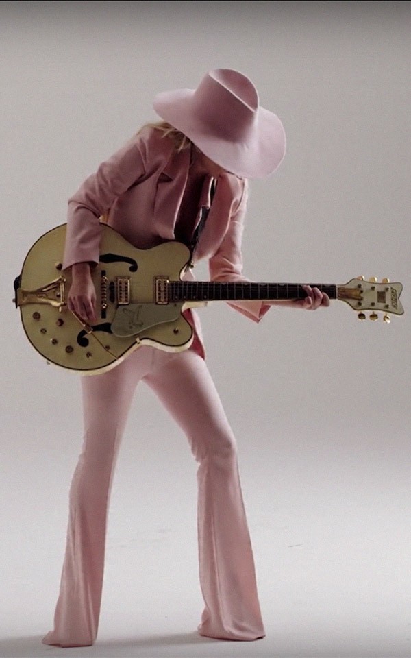 Леди Гага и ее розовая шляпа