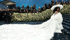 Мех, мантии и никаких штанов. 11 главных трендов с Met Gala 2025 