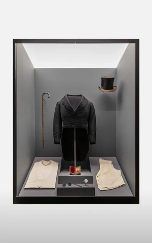 Дендизм, кроссдрессинг, космополитизм. Какой вышла экспозиция Superfine: Tailoring Black Style в Метрополитен-музее