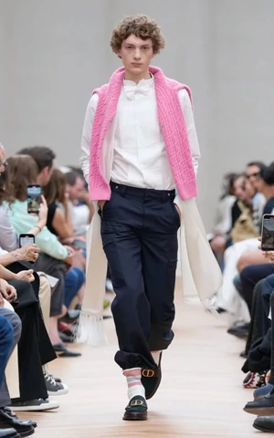 Дебют Джонатана Андерсона в Dior: рассматриваем образы мужской коллекции весна-лето 2026