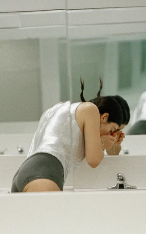 Банан Каттелана, кампейн Eckhaus Latta и Sticky Fingers The Rolling Stones — из чего состоит новый альбом Лорд Virgin