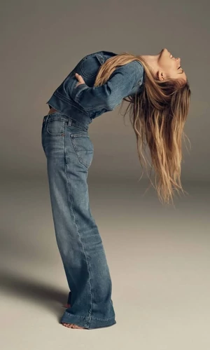 Новая кампания American Eagle с Сидни Суини подняла акции бренда на 16 процентов за сутки
