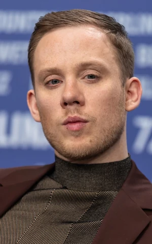 Британский актер Джо Коул сыграет Александра Маккуина