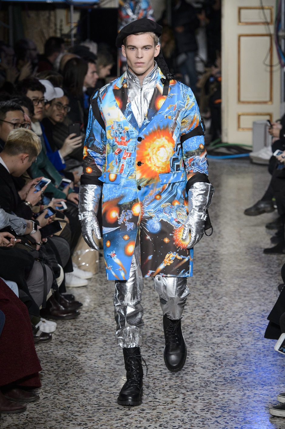 Moschino%2C%20%u043E%u0441%u0435%u043D%u044C-%u0437%u0438%u043C%u0430%202017/2018