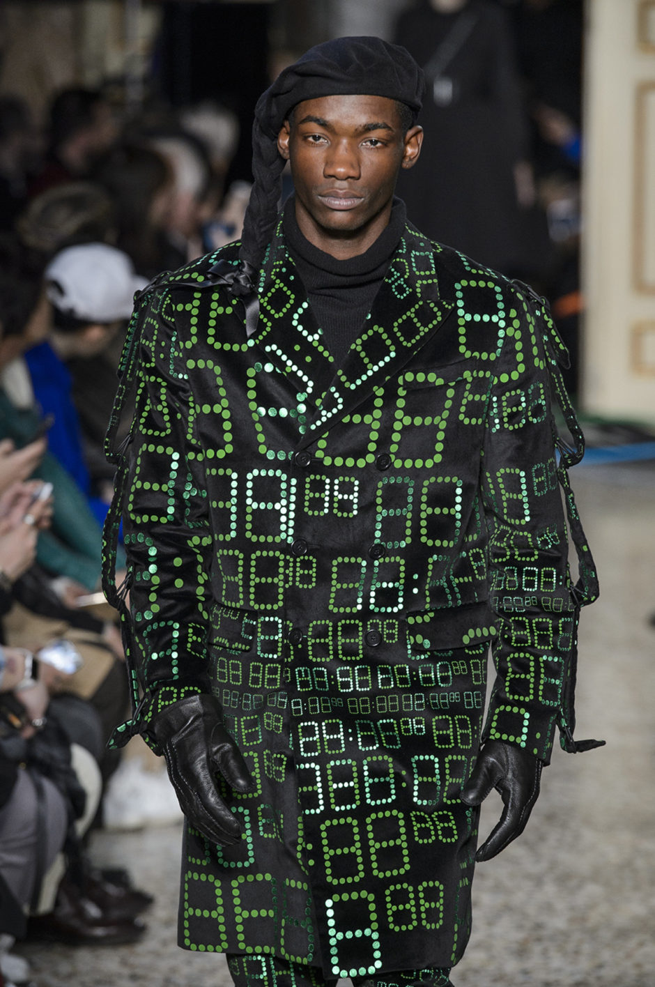 Moschino%2C%20%u043E%u0441%u0435%u043D%u044C-%u0437%u0438%u043C%u0430%202017/2018