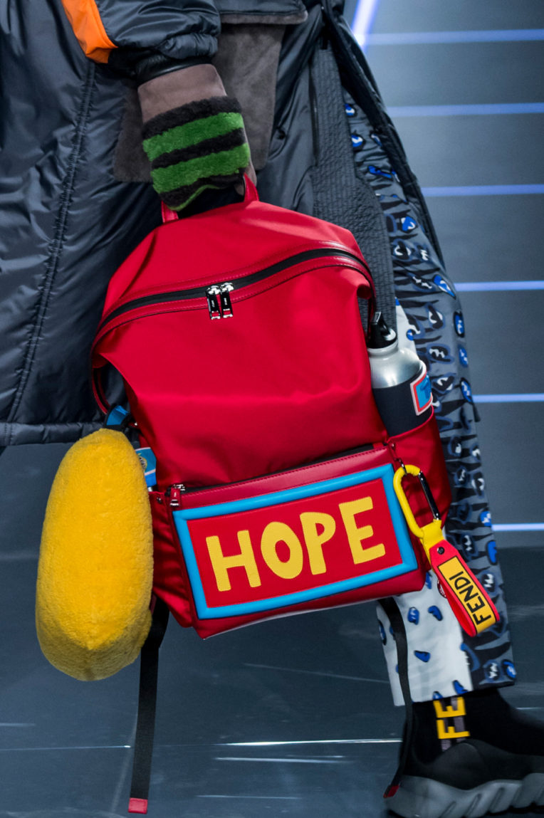 Fendi%2C%20%u043E%u0441%u0435%u043D%u044C-%u0437%u0438%u043C%u0430%202017/2018