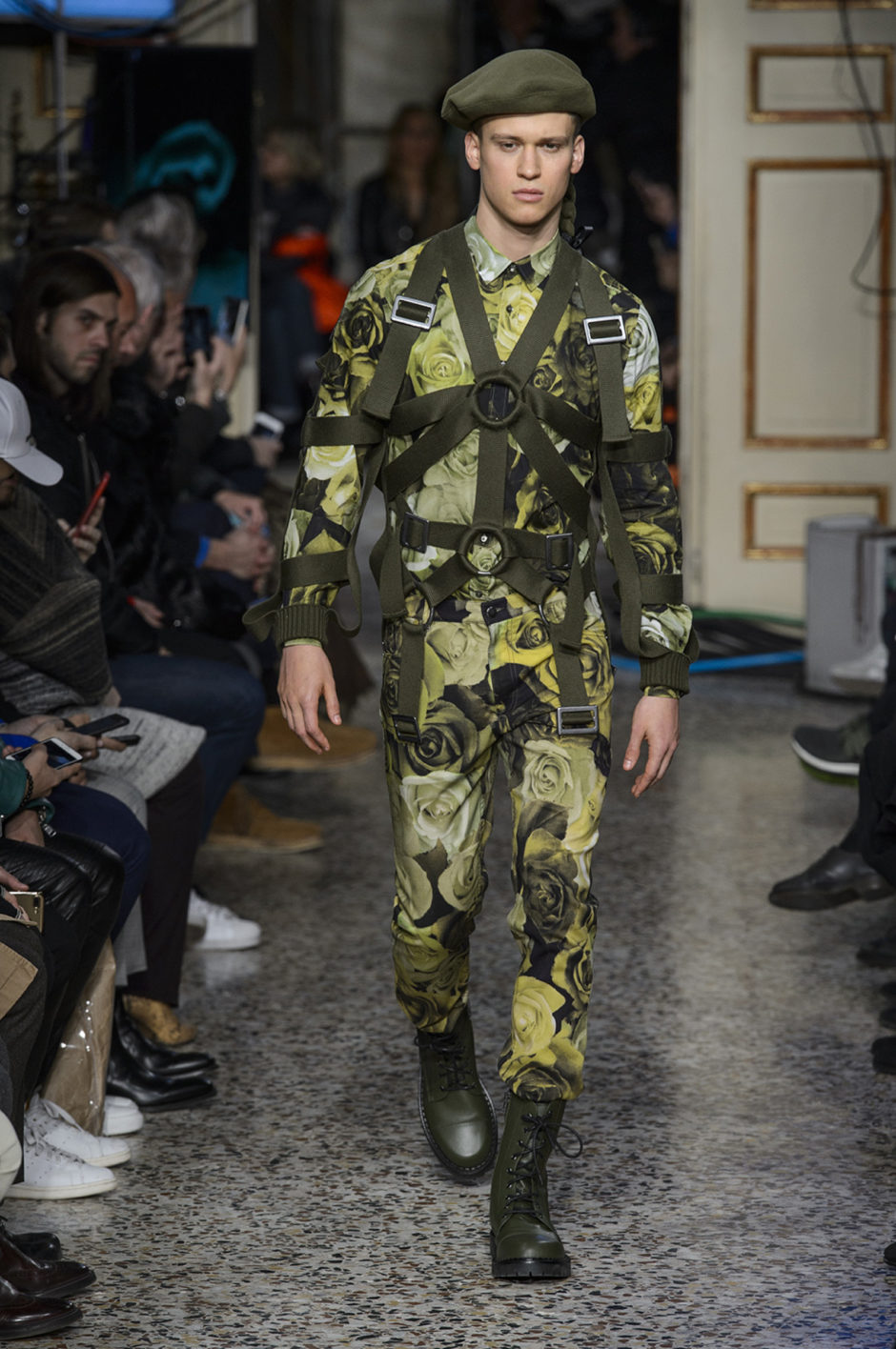 Moschino%2C%20%u043E%u0441%u0435%u043D%u044C-%u0437%u0438%u043C%u0430%202017/2018