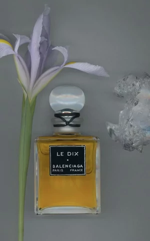 Balenciaga представили первую за долгое время парфюмерную коллекцию
