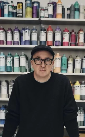 Uniqlo назначили KAWS художником-резидентом бренда
