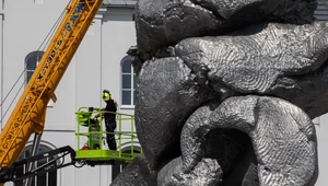Скульптуру у дома культуры ГЭС-2 перевезли на Юго-Запад Москвы