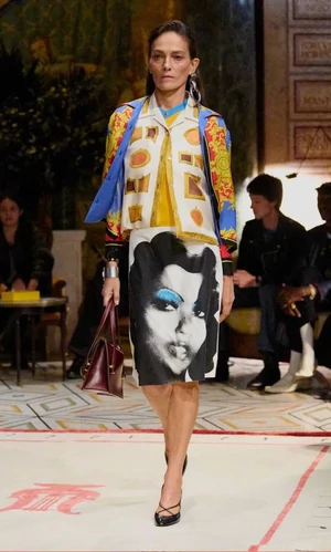 Дебютную коллекцию Дарио Витале в Versace представили на Неделе моды в Милане