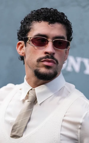 Bad Bunny станет хедлайнером шоу на «Супербоуле 2026»