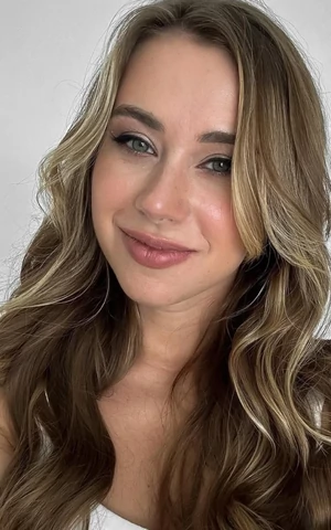 Александра Митрошина подала в суд на своих бывших юристов 