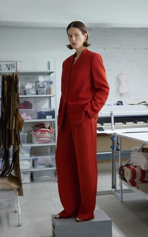 Отсылки к марийской культуре, ирландский твид и подвески-зубы. Чем славны бренды-открытия с восьмого Dot Days