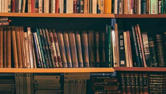 Dictionary. com подвел языковые итоги года и назвал главным выражением 2025-го