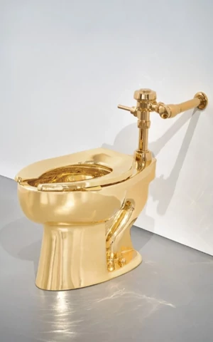 Золотой унитаз Маурицио Каттелана выставят на торги