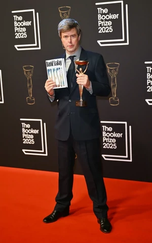 Букеровскую премию получил венгерско-британский писатель Дэвид Солой за роман «Плоть»