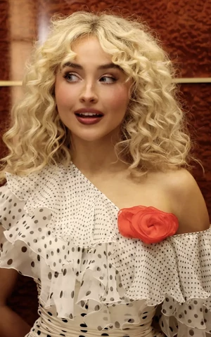 Сабрина Карпентер сыграет главную роль в новой экранизации «Алисы в стране чудес»