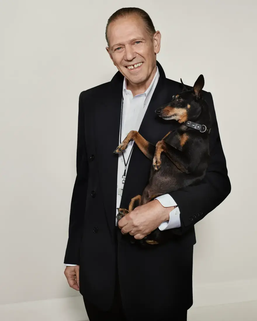 %u0424%u043E%u0442%u043E%3A%20Collier%20Schorr/Courtesy%20of%20Givenchy