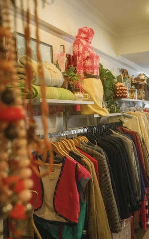 Винтажный маркетплейс Poshmark будет сотрудничать с ИИ-приложением Alta