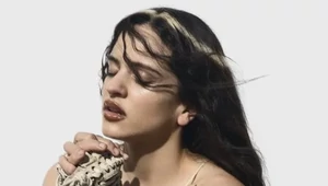 Ничего святого! Нимб в волосах, как у Росалии — яркий тренд в окрашивании этой зимой